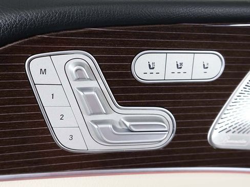 Used 2021 Mercedes-Benz GLS 450 4MATIC image 40