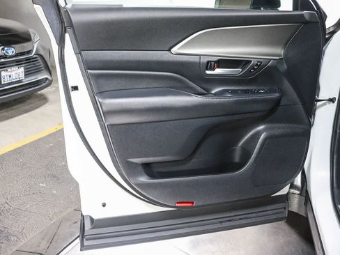 Certified 2025 Toyota Grand Highlander AWD Hybrid image 24