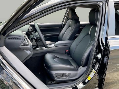 Used 2024 Toyota Camry SE w/ Convenience Package FWD image 7