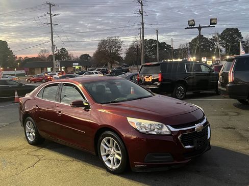 Used 2016 Chevrolet Malibu LT w/ Power Convenience Package image 2