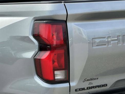 Used 2024 Chevrolet Colorado ZR2 w/ ZR2 Convenience Package III AWD/4WD image 9