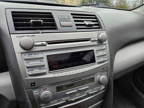 Used 2011 Toyota Camry XLE w/ XLE Extra-Value Pkg #2 image 19