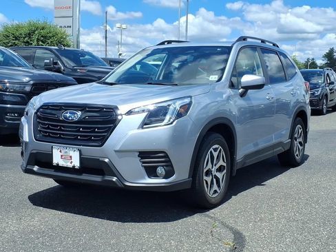 Certified 2023 Subaru Forester Premium AWD/4WD image 3