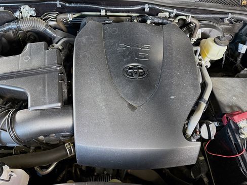 Used 2019 Toyota Tacoma SR w/ SR Convenience Package image 38