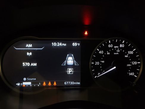 Used 2022 Nissan Versa SV FWD image 23
