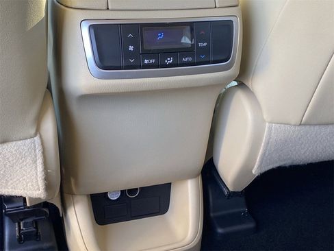 Used 2014 Toyota Highlander Plus image 16