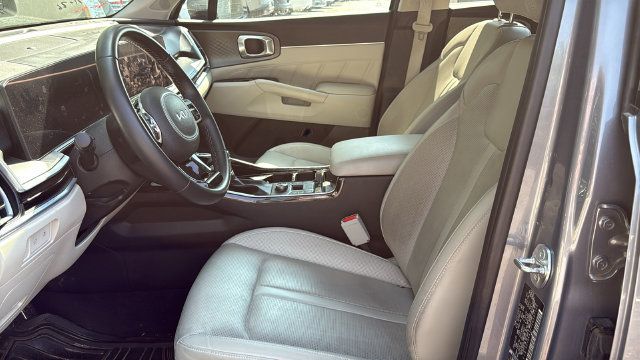 Used 2025 Kia Sorento SX FWD image 14