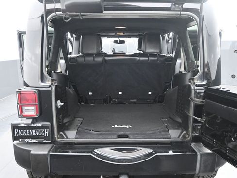 Used 2015 Jeep Wrangler Unlimited Sahara image 14