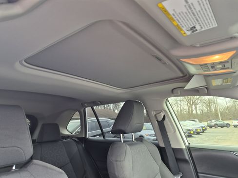 Used 2020 Toyota RAV4 XLE w/ Convenience Package image 19