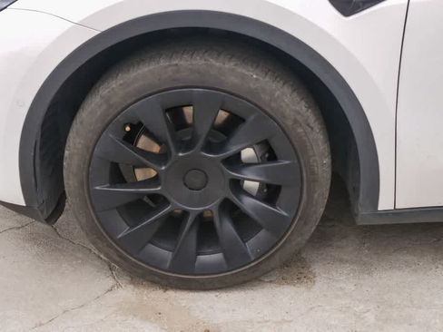 Used 2021 Tesla Model Y Long Range AWD/4WD image 5