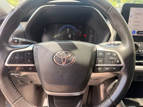 Used 2025 Toyota Grand Highlander AWD image 16