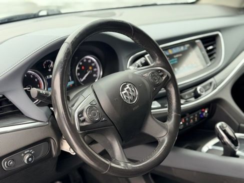 Used 2019 Buick Enclave Essence image 8