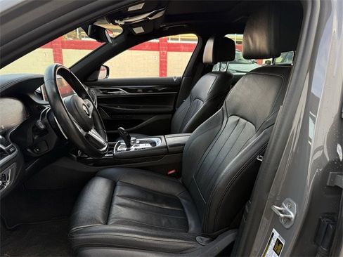 Used 2021 BMW 740i w/ M Sport Package image 28