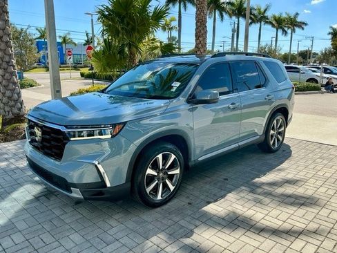Used 2023 Honda Pilot Touring image 3
