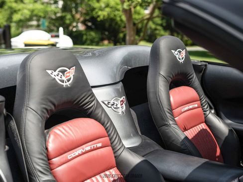 Used 2003 Chevrolet Corvette Convertible w/ Preferred Equipment Group1 RWD image 38