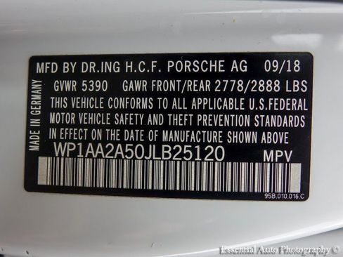 Used 2018 Porsche Macan Sport Edition AWD/4WD image 36