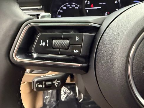 Used 2025 Porsche Macan image 13