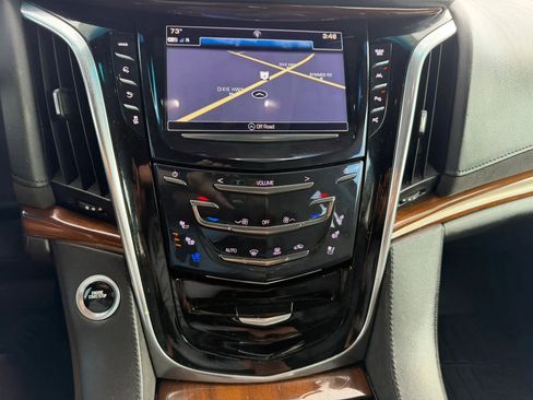 Used 2019 Cadillac Escalade Luxury image 59