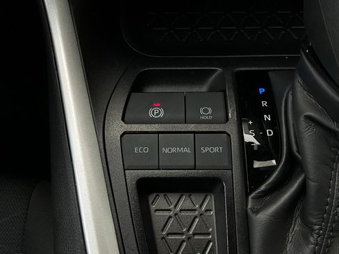 Used 2025 Toyota RAV4 XLE image 24