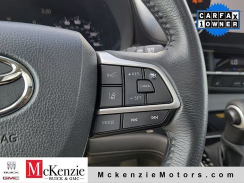 Used 2025 Toyota Sienna XLE FWD image 13