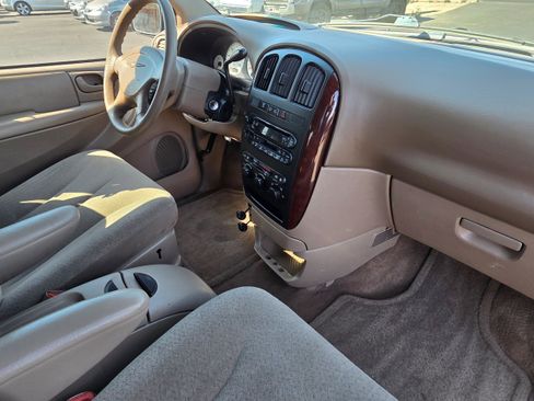 Used 2003 Chrysler Town & Country LX image 28