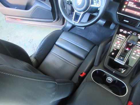 Used 2023 Porsche Cayenne AWD/4WD image 16