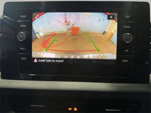 Used 2025 Volkswagen Jetta SE image 18