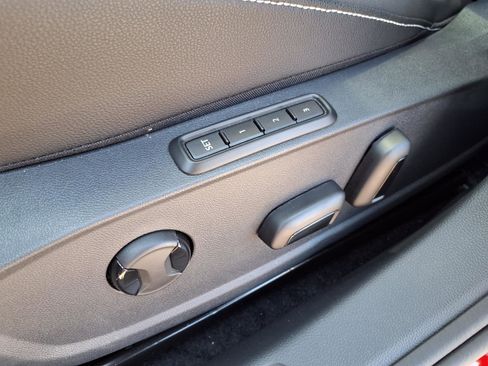 New 2026 Volkswagen Jetta SEL FWD image 9