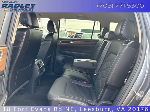 Used 2025 Volkswagen Atlas SE image 23