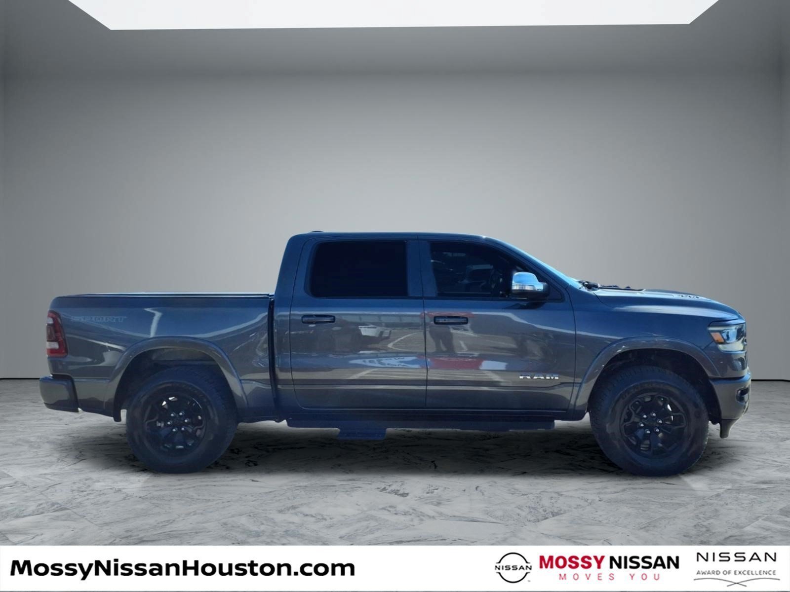 Used 2020 RAM 1500 Laramie w/ Sport Appearance Package AWD/4WD image 8