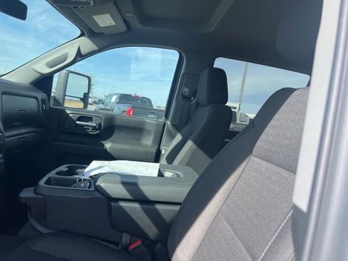 Used 2025 Chevrolet Silverado 2500 Custom w/ Custom Value Package image 10