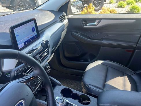 Used 2021 Ford Escape SEL w/ Technology Package AWD/4WD image 17