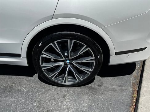 Used 2019 BMW X7 xDrive50i w/ M Sport Package AWD/4WD image 12