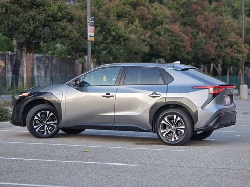 Used 2023 Toyota bZ4X XLE w/ Weather Package AWD/4WD image 13