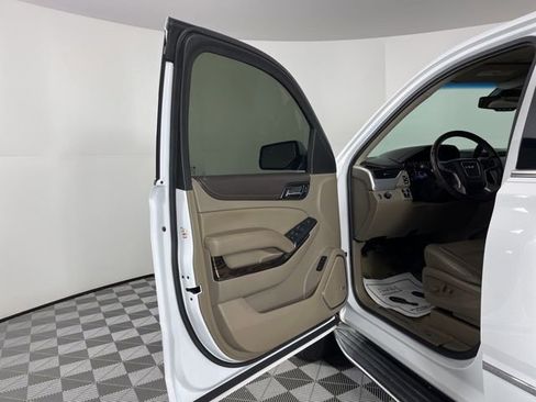 Used 2016 GMC Yukon SLT w/ Premium Edition image 16