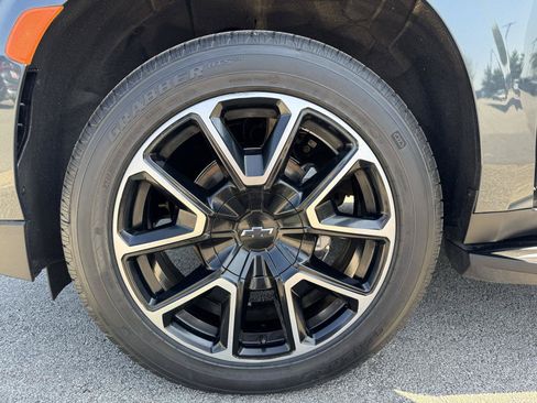 Used 2021 Chevrolet Tahoe RST w/ Luxury Package AWD/4WD image 19