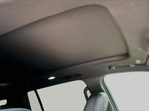 Used 2024 Chevrolet Traverse RS FWD image 14