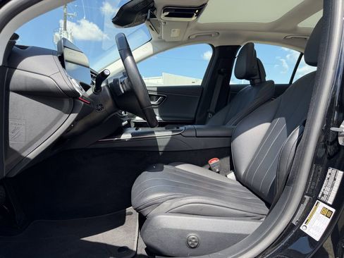 Used 2025 Mercedes-Benz E 350 4MATIC Sedan image 27