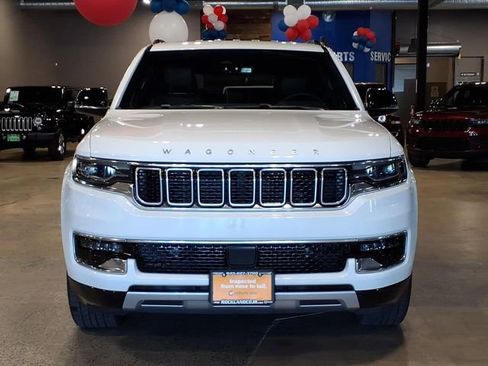 Used 2024 Jeep Wagoneer L Series II w/ Flexible Seating Group AWD/4WD image 3