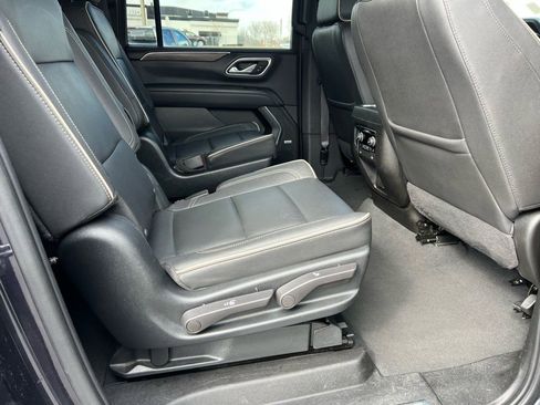 Used 2023 Chevrolet Suburban Premier AWD/4WD image 21
