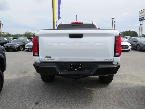 Used 2025 Chevrolet Colorado ZR2 w/ Off-Road Front Bumper Package image 16