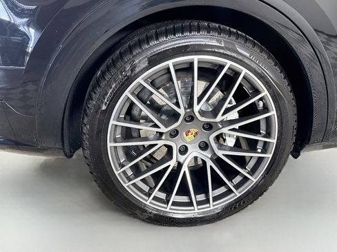 Used 2023 Porsche Cayenne Turbo AWD/4WD image 32