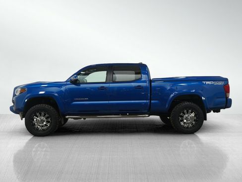 Used 2016 Toyota Tacoma TRD Sport image 2