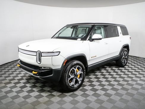Used 2024 Rivian R1S Adventure image 1