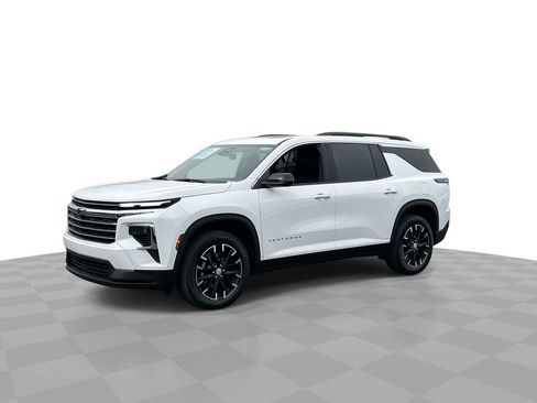 Used 2025 Chevrolet Traverse LT w/ Sun and Wheel Package image 4