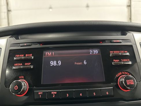 Used 2017 Nissan Titan SV image 25