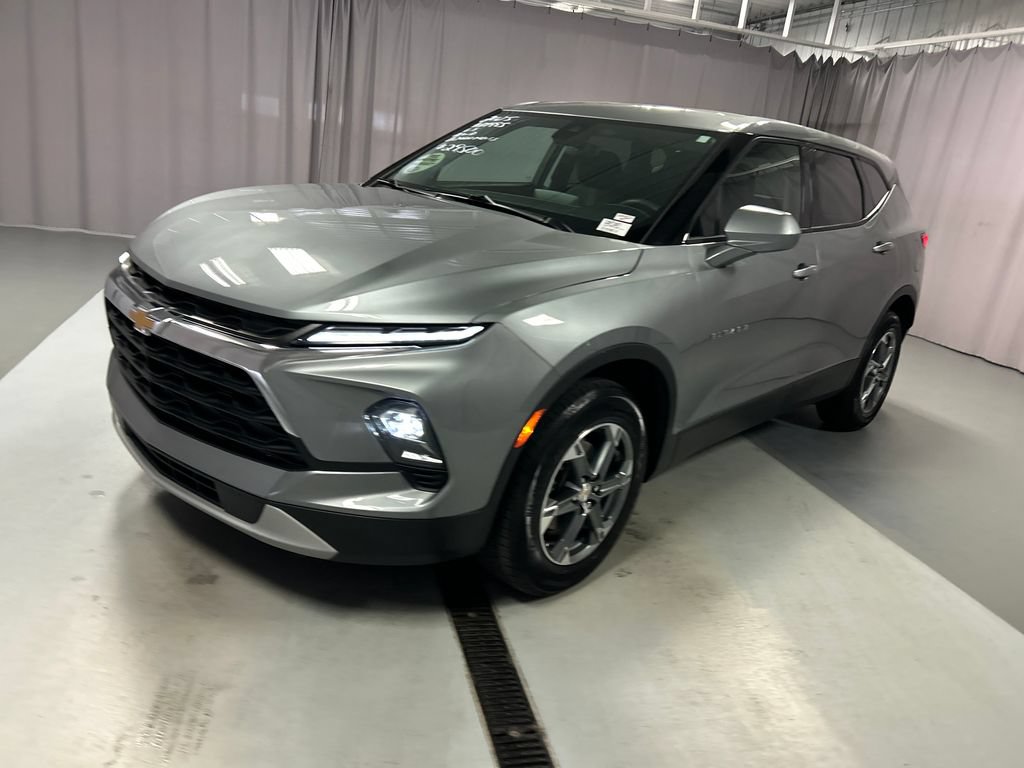 Used 2025 Chevrolet Blazer LT AWD/4WD image 3
