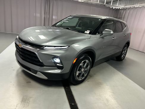 Used 2025 Chevrolet Blazer LT AWD/4WD image 3