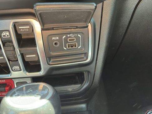 Used 2019 Jeep Wrangler Unlimited Rubicon AWD/4WD image 34