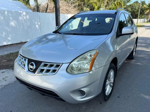 Used 2013 Nissan Rogue SV FWD image 4